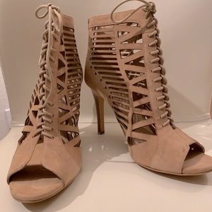 NEW Crown Vintage 4” lace up bootie stilettos.